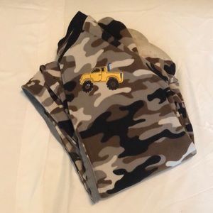 Carters Size 7 'super-comfy' camo / truck, long-sleeve footed zip-front  pajamas